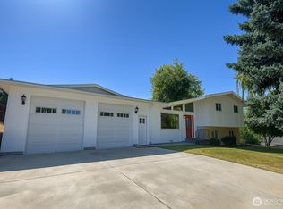 810 E Spring St, Dayton, WA 99328