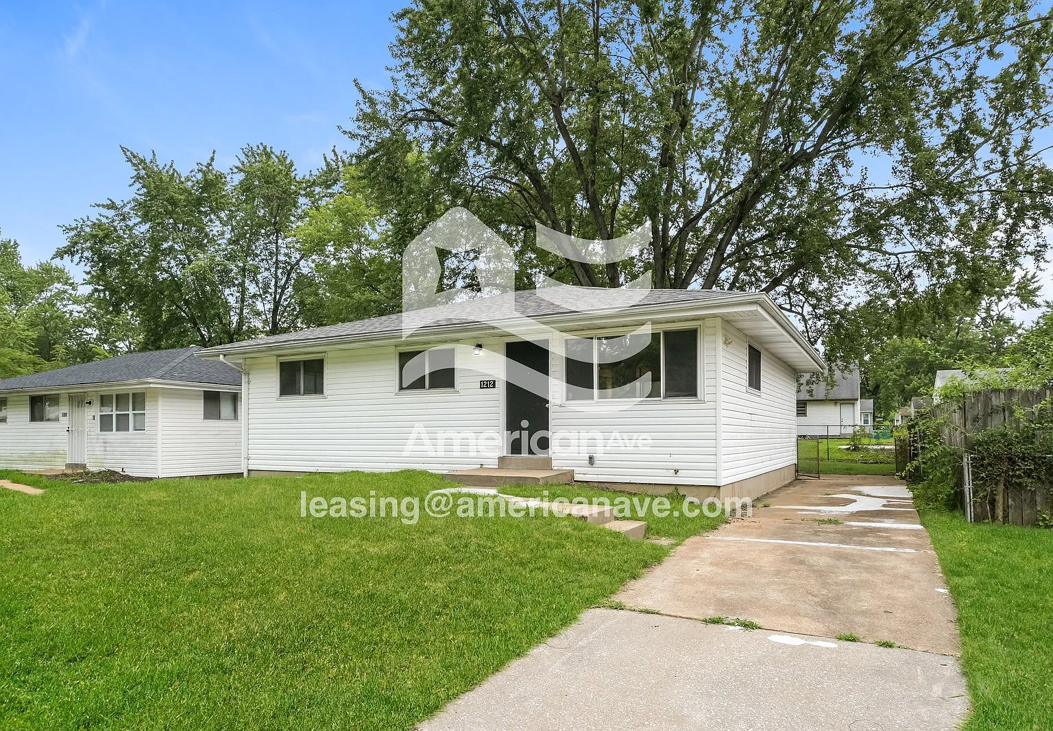 3 bed, 2.0 bath, 1050 sqft, $1,208 — Photo 2
