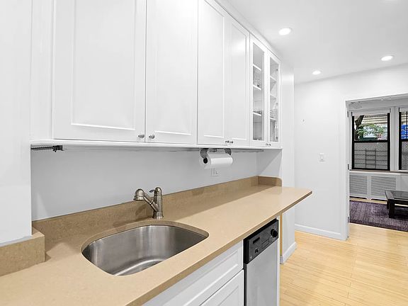 5th image of 30 W 90th St APT 1B