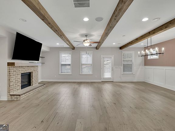 5th image of 1888 Weston Ln