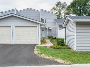 524 Queens Ct, Schaumburg, IL 60193