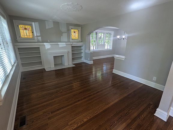3rd image of 3849 Fillmore St Floor 1