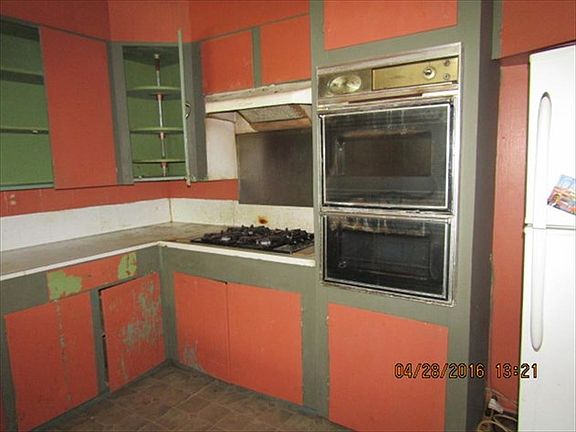 4th image of 714 W Hutchinson Ave
