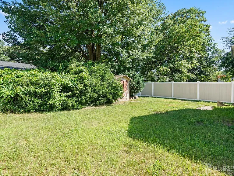 250 Brookside Ave — Photo 25
