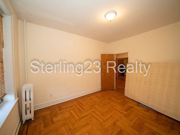 5th image of 2460 27th St #1R