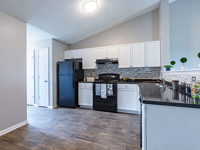 Parkway Station Apartment Homes — Photo 3