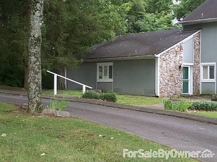 1st image of 115 Hermitage Woods Dr