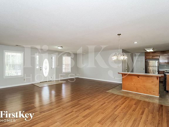 3rd image of 420 Castlewood Rd