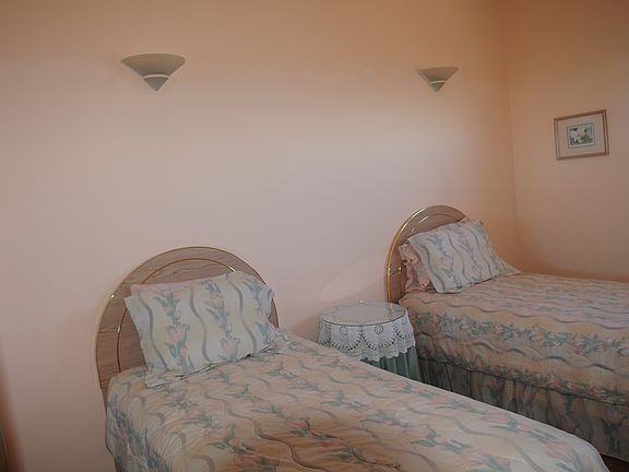4th image of 1148 W Cliff Dr