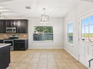 6321 Stone Lake Dr, Fort Worth, TX 76179