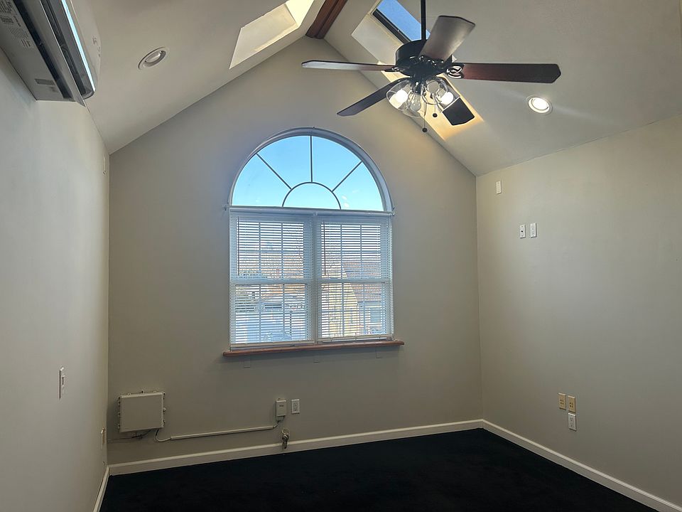 1st image of 310 Kensington Ct