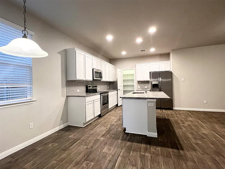 105 Naset Dr — Photo 16