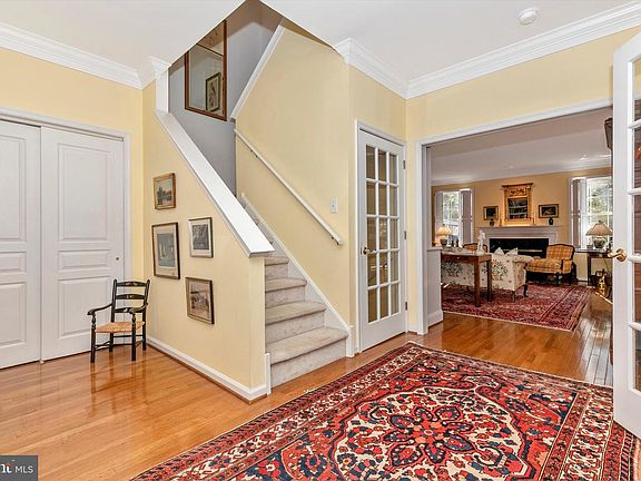 5th image of 6 Henredon Dr