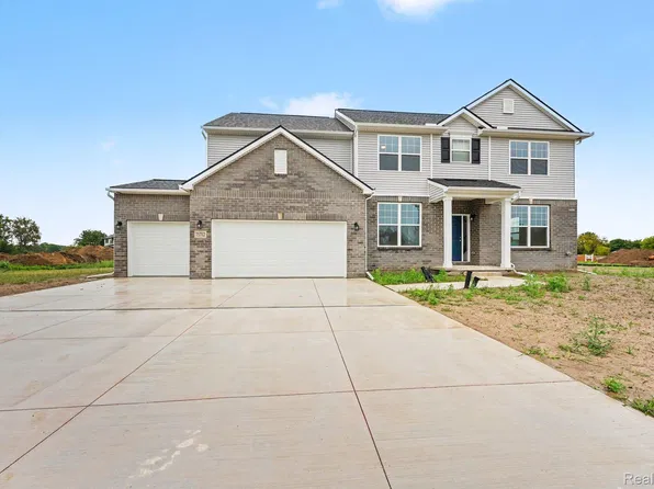 71712 Hidden River Dr, Armada, MI 48005