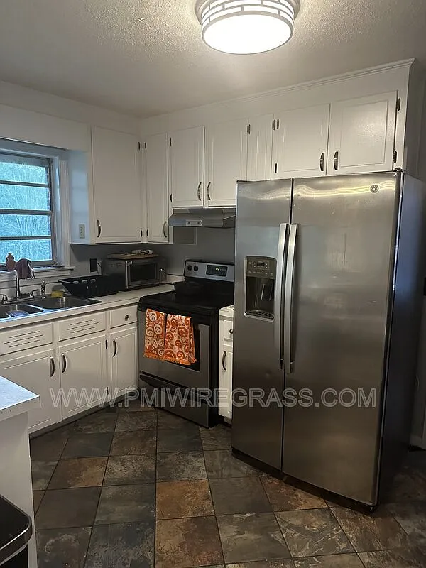 3 bed, 1.5 bath, 1431 sqft, $1,450 — Photo 2