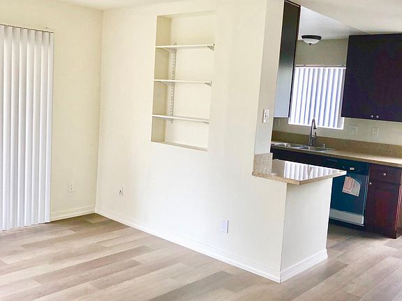 3rd image of 862 S Mollison Ave APT 17