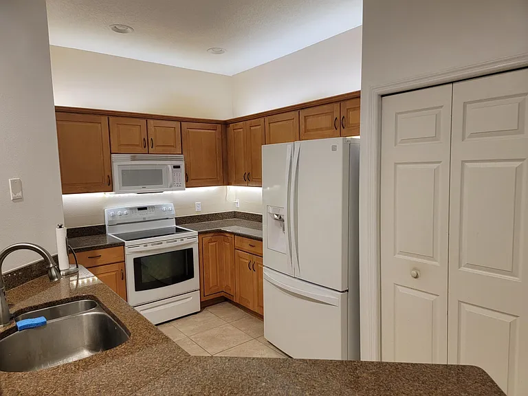 115 Majestic Bay Ave — Photo 17
