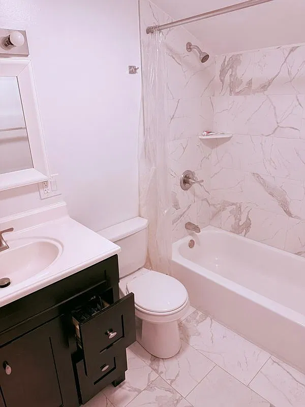 1 bed, 1.0 bath, 450 sqft, $1,600 — Photo 1