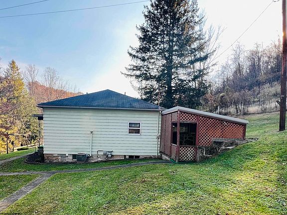 3rd image of 62 Newcastle Ln