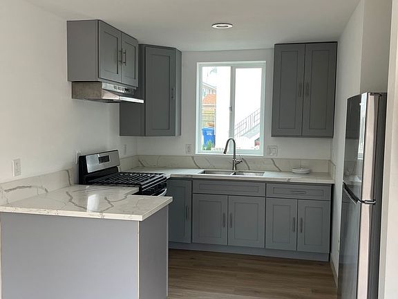 4th image of 255 S Avenue 55 #11