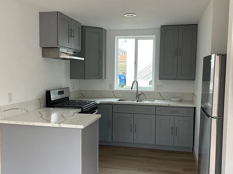 255 S Avenue 55 — Photo 3