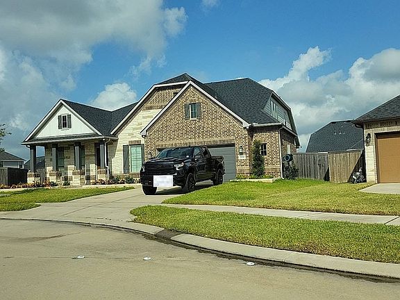 2nd image of 28510 Enclave Park Cir