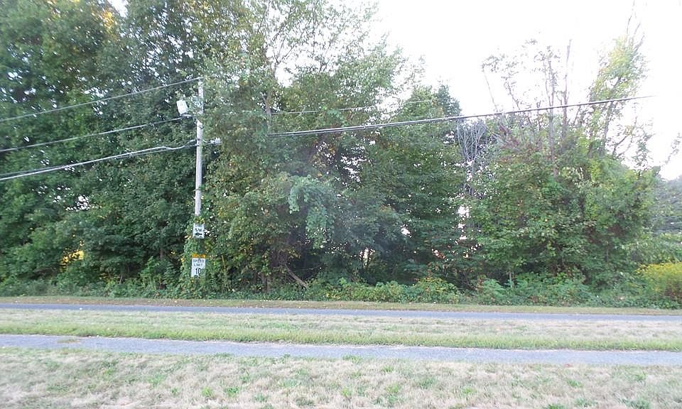 2nd image of 2 Oakham Rd