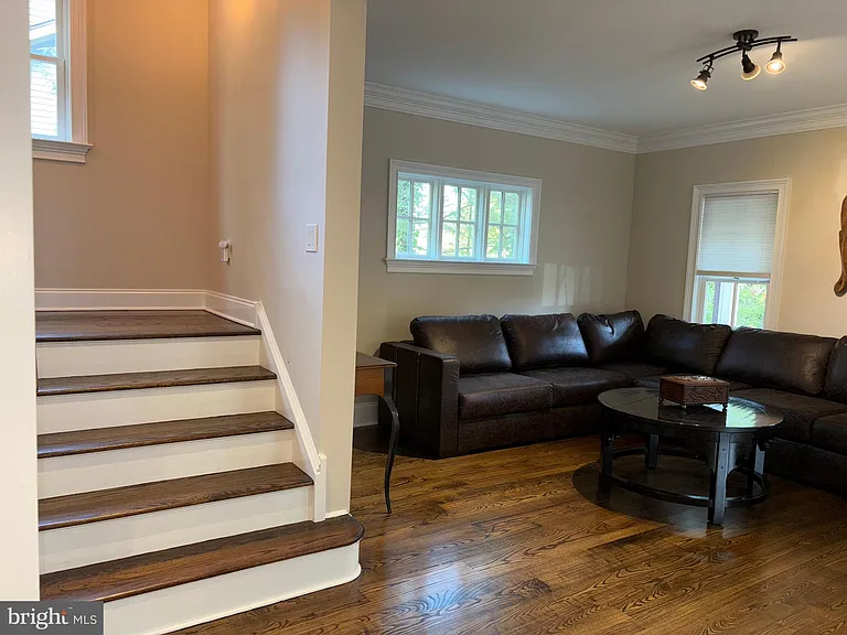 11 Chestnut St — Photo 10