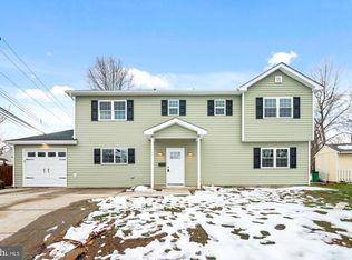5 Hickory Ln, Levittown, PA