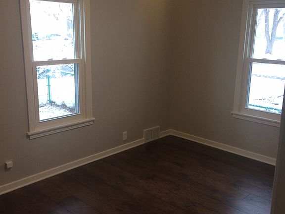 3rd image of 1426 Clarendon Ave