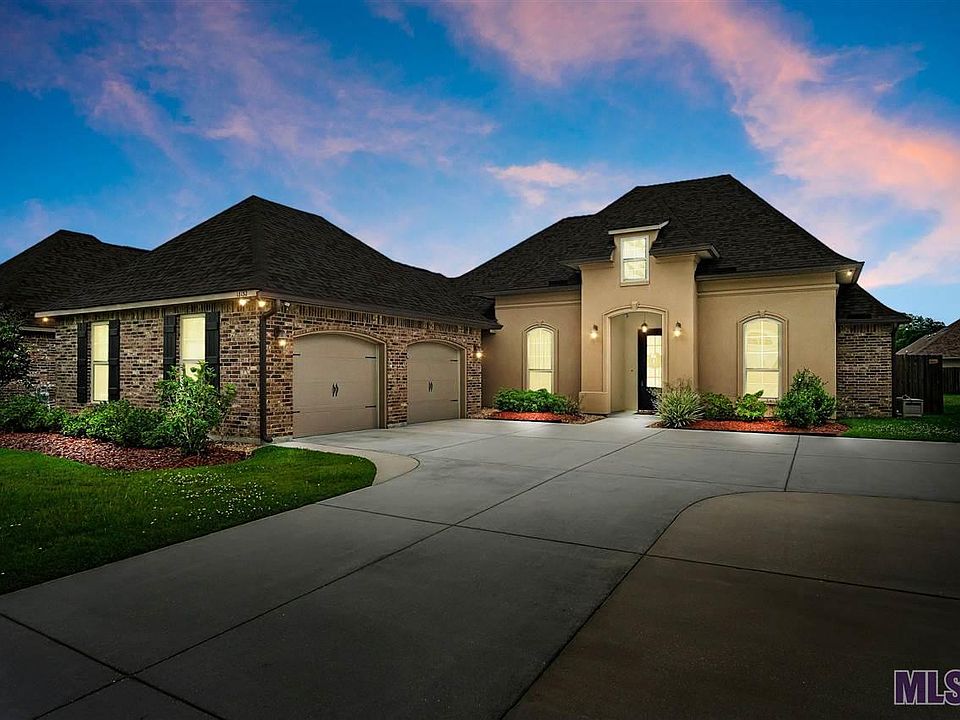 1st image of 18132 Old Trail Dr