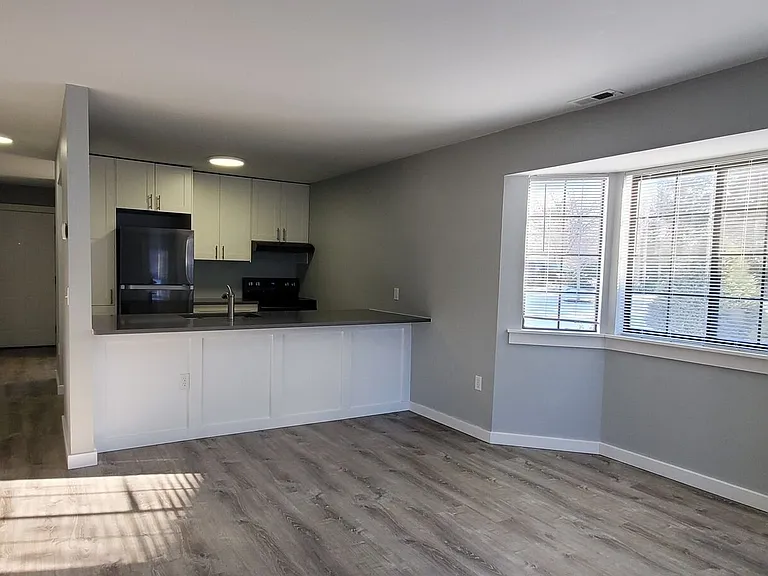 621 Riverine Dr — Photo 2
