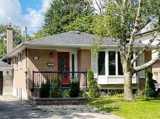 32 Collins Cres, Aurora, ON
