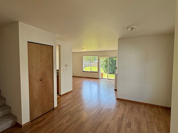 3rd image of 2845 Valencia St