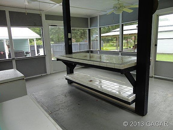 Pool house 