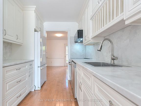 5th image of 976 Raintree Ln