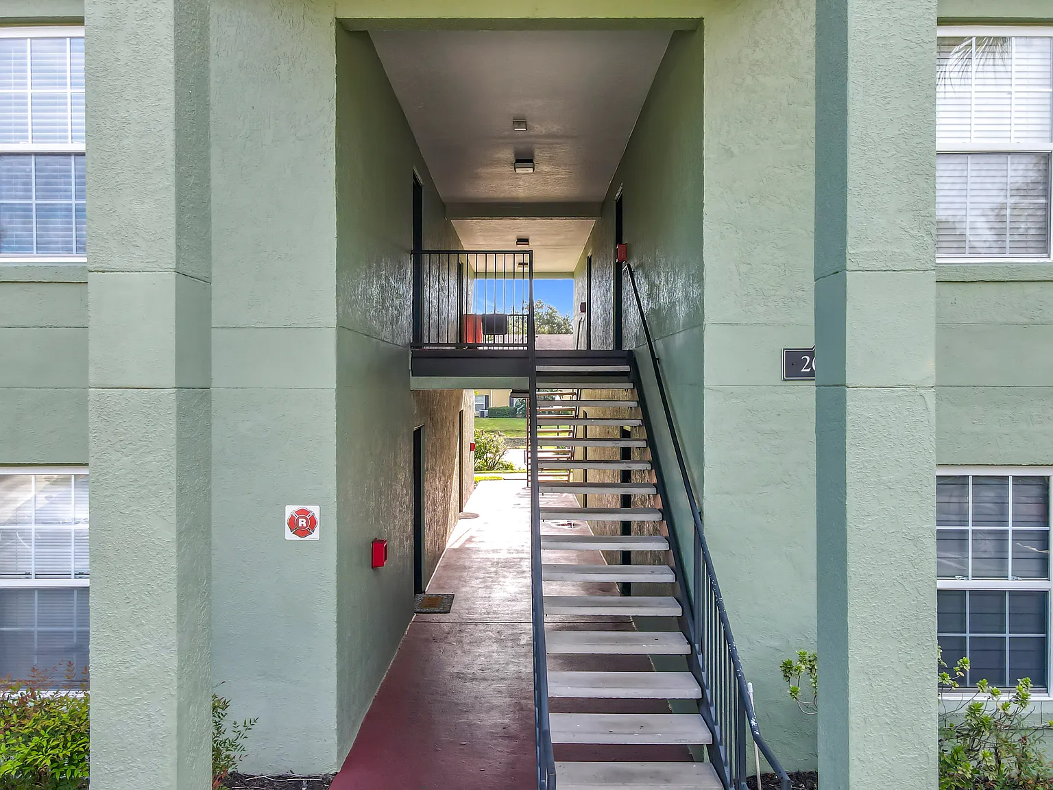 2 bed, 993 sqft, $1,600 — Photo 3