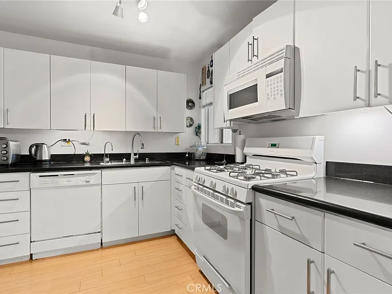18350 Hatteras St #267 — Photo 7
