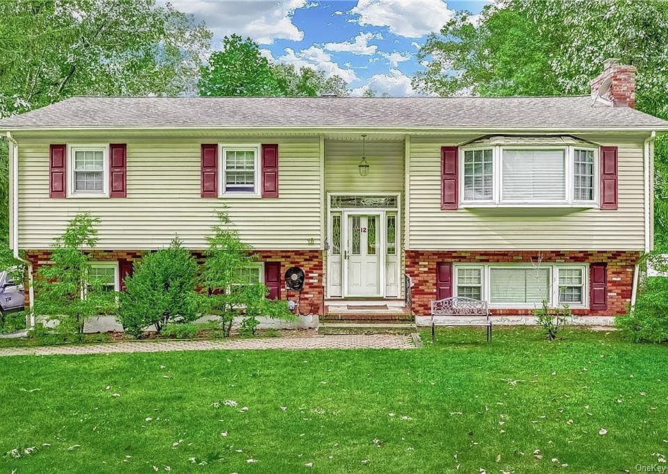 1st image of 12 Overbrook Dr