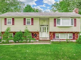 12 Overbrook Dr, Airmont, NY 10952
