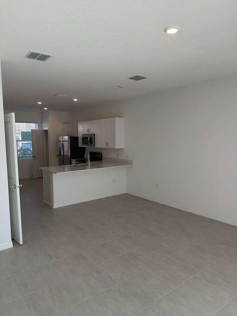 2 bed, 2.5 bath, 1372 sqft, $1,700 — Photo 4