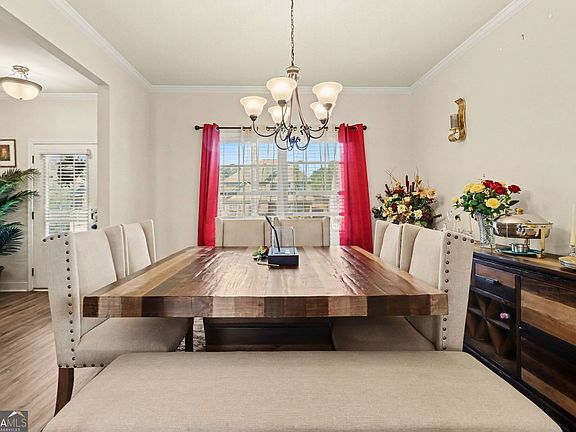 5th image of 160 Amelia Way