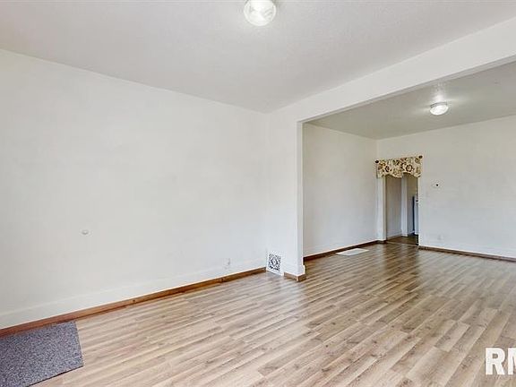 4th image of 921 12th Ave