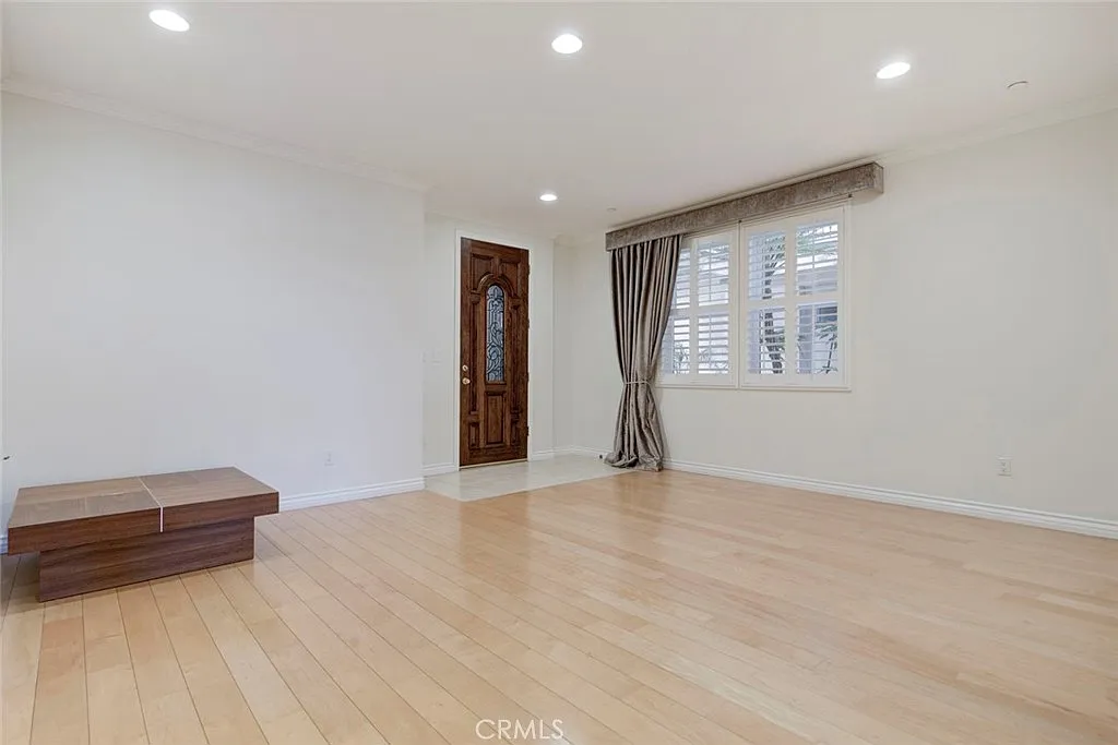 3 bed, 1600 sqft, $4,600 — Photo 3