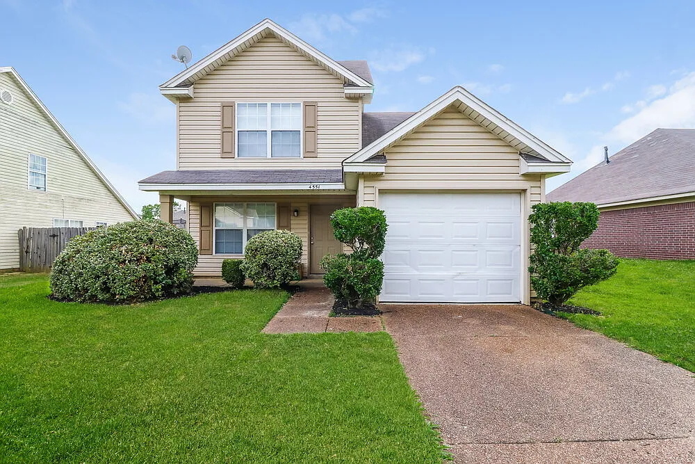 3 bed, 2.5 bath, 1258 sqft, $1,590 — Photo 1