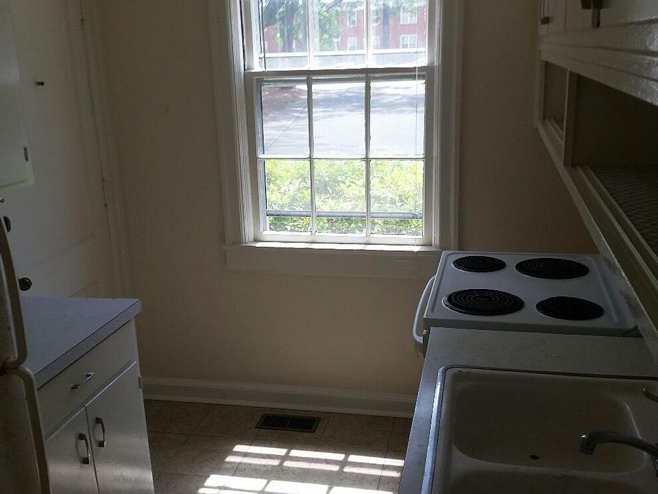 2nd image of 2940 Oleander Dr APT B5
