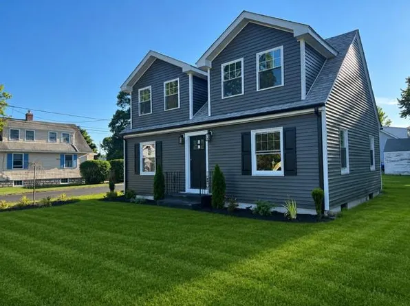 49 Metropolitan Park Dr, Riverside, RI 02915