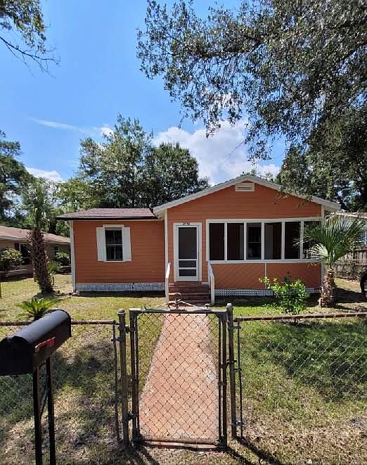 1st image of 1490 W 27th St