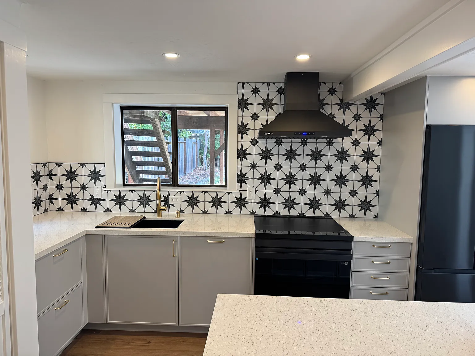2 bed, 1000 sqft, $3,600 — Photo 3