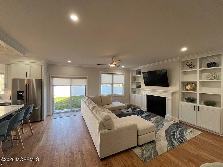 211 Rockwell Ave — Photo 9
